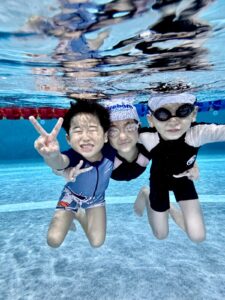 Read more about the article 为什么 WeBorn 的文凭上有孩子的水下摄影照？保存童年珍贵回忆